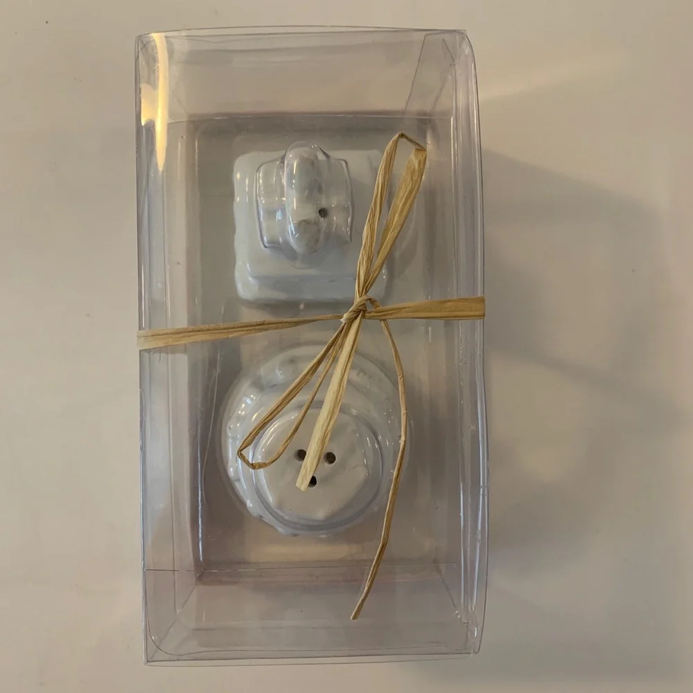 Bianca American Atelier Wedding Cake Salt and Pepper Shakers New